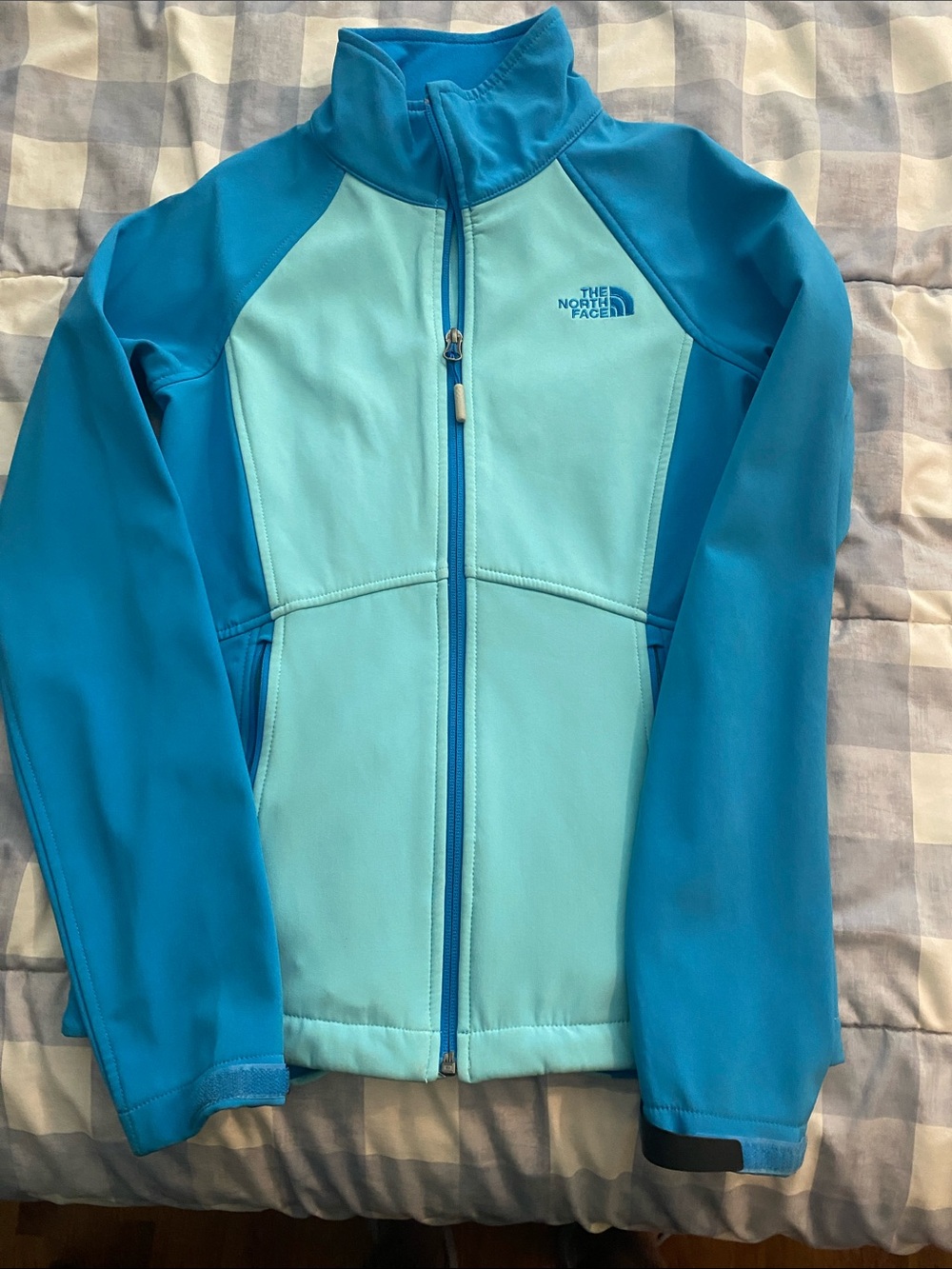 The North Face Girls' Two-Tone Aqua & Teal Softshell Jacket